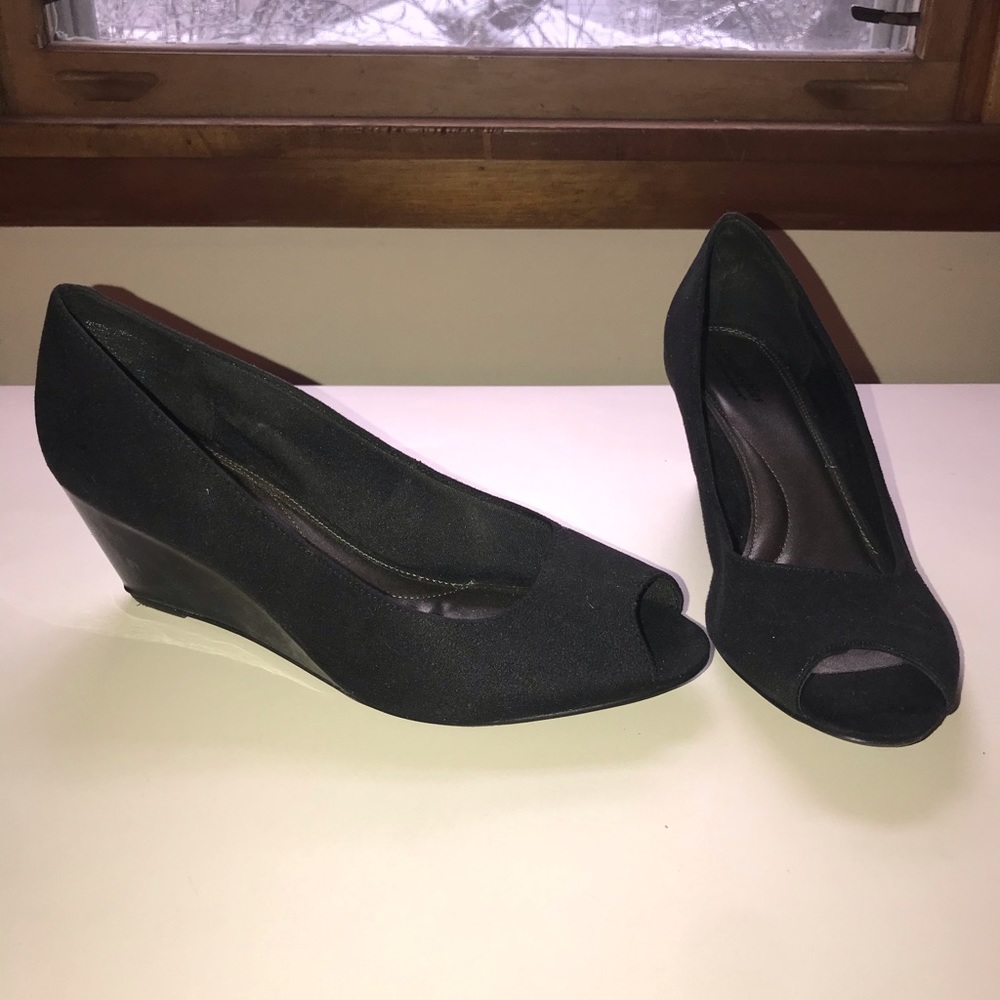 Black wedge shoes size 11